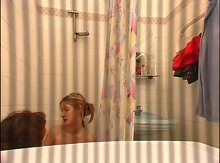 2 YOUNG BITCHES TAKING SHOWER TOGETHER HIDDEN CAM